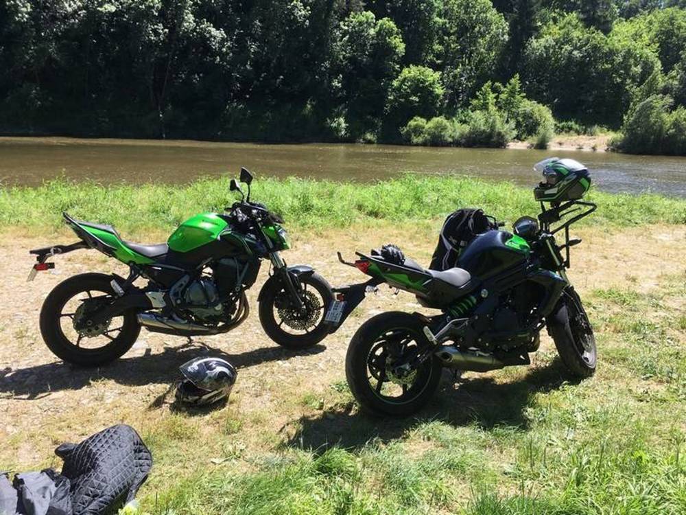 Motos